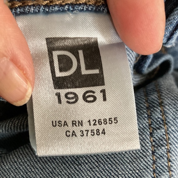 DL1961 Riley Maternity Boyfriend Jeans, Distressed Look,Size 29 Stretch Mid-Rise - Picture 10 of 10